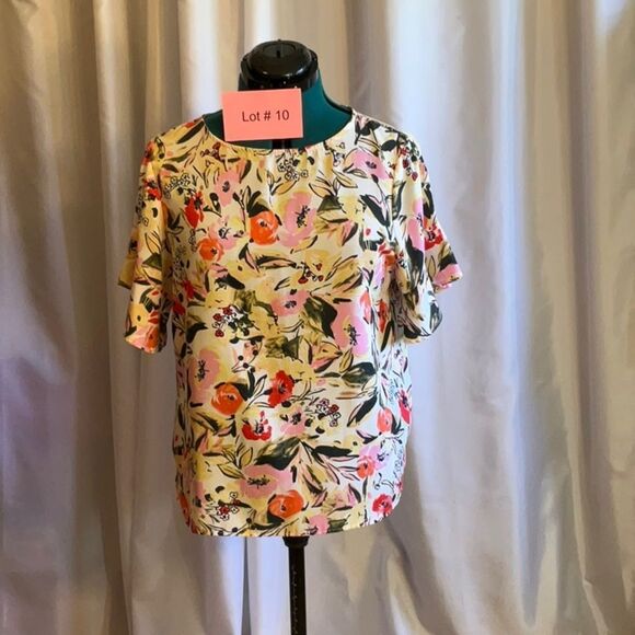 NWOT ELLEN TRACY top with ruffled short sleeves in size medium - Picture 2 of 11